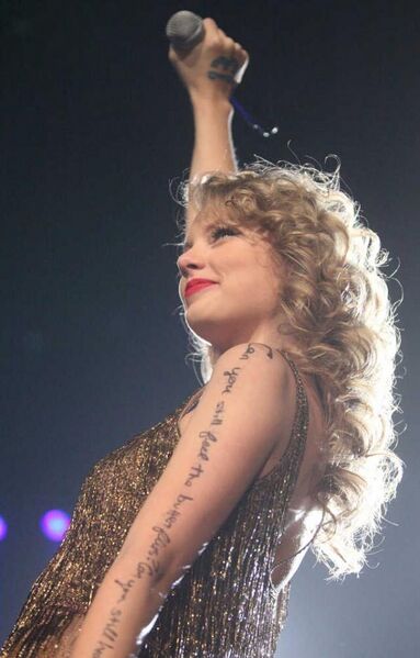 File:Taylor Swift 2011-10-14.jpg